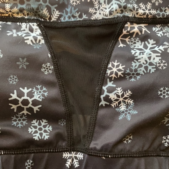 The Tiffany snowflake Chestee sports bra - Picture 3 of 3